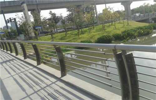 酒泉防撞护栏技术服务解析 提升道路交通安全的关键选择